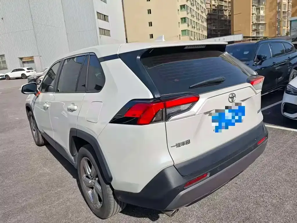 Toyota RAV4 2023 из CN, фото 4