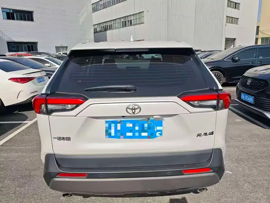 Toyota RAV4 2023 из CN, фото 5