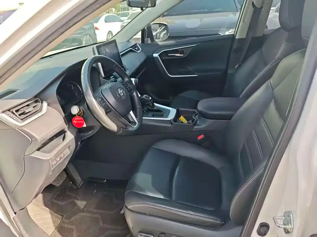 Toyota RAV4 2023 из CN, фото 9