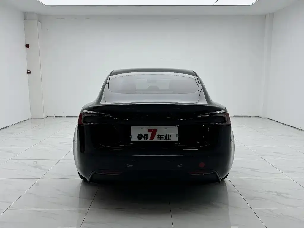 Tesla Model 3 — фото 8