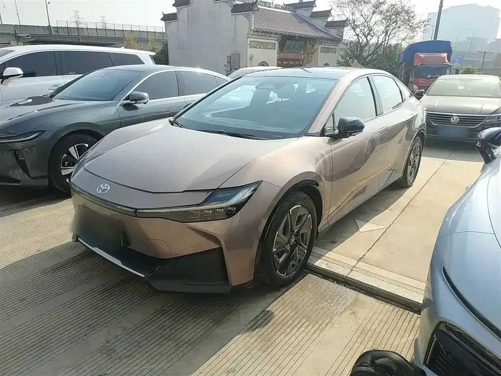 Toyota bZ3 2023 из CN, фото 2