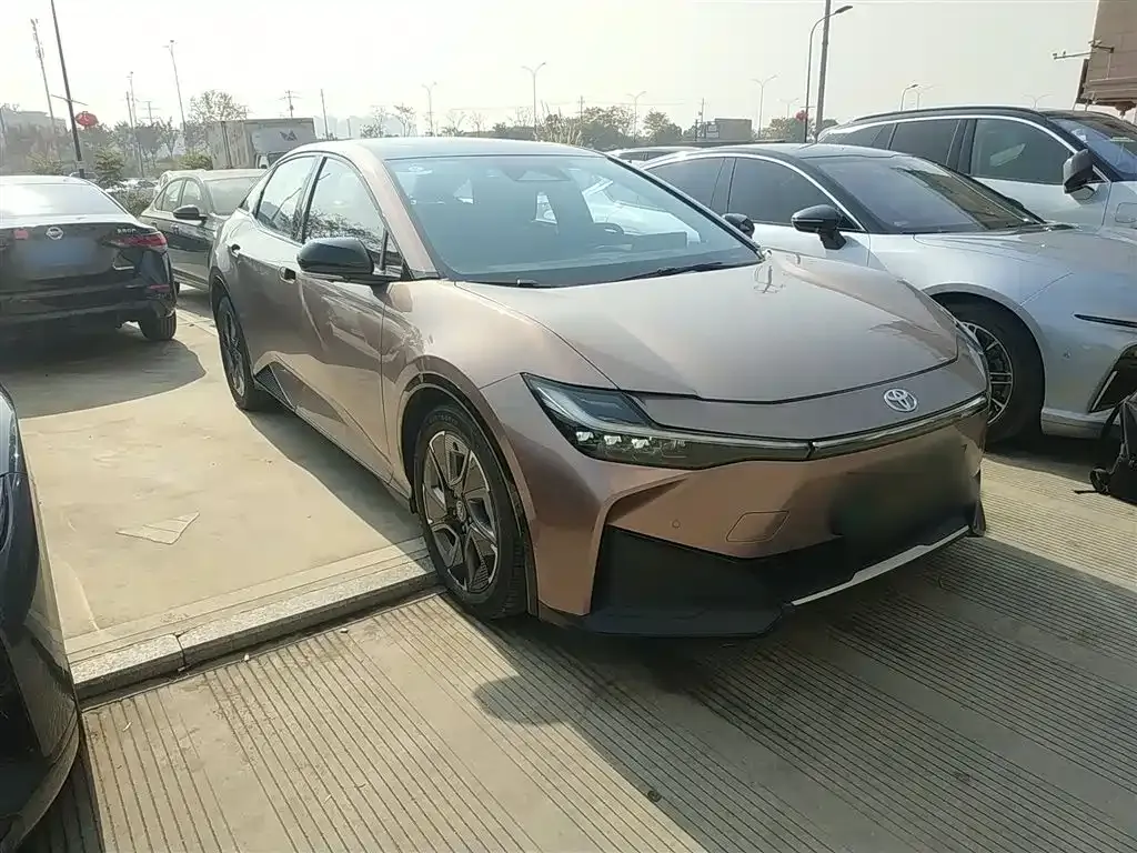 Toyota bZ3 2023 из CN, фото 4