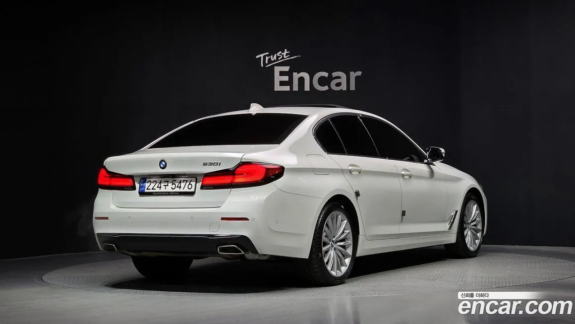 BMW 5-Series 2023 из KR, фото 2