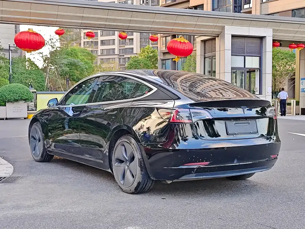 Tesla Model 3 — фото 10