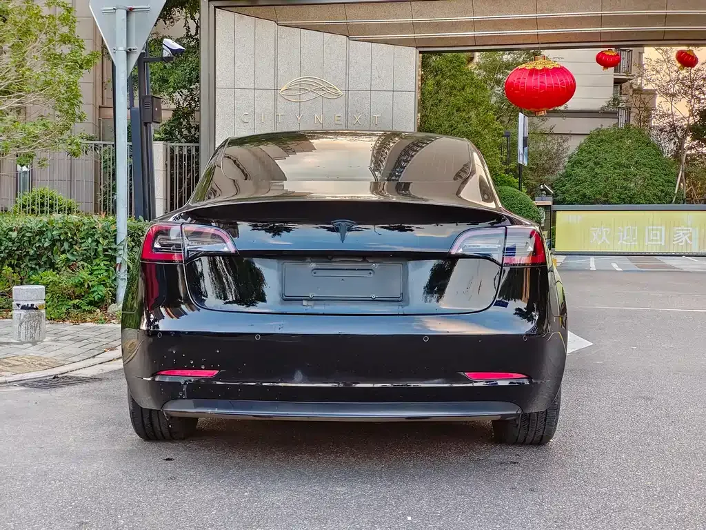 Tesla Model 3 — фото 9