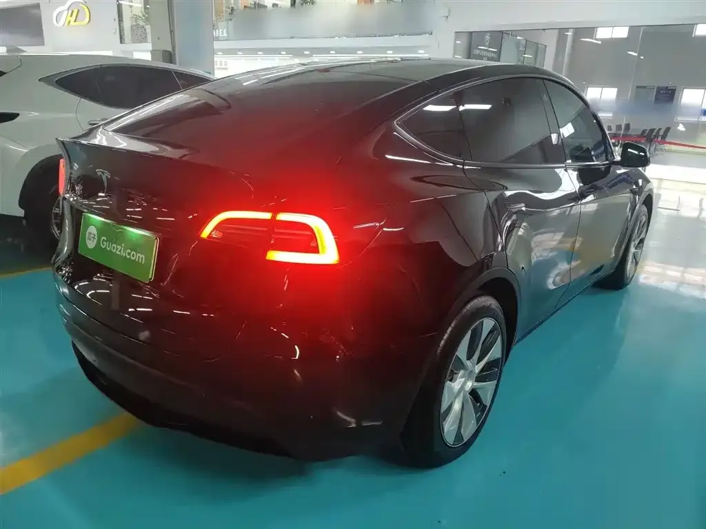Tesla Model Y — фото 7