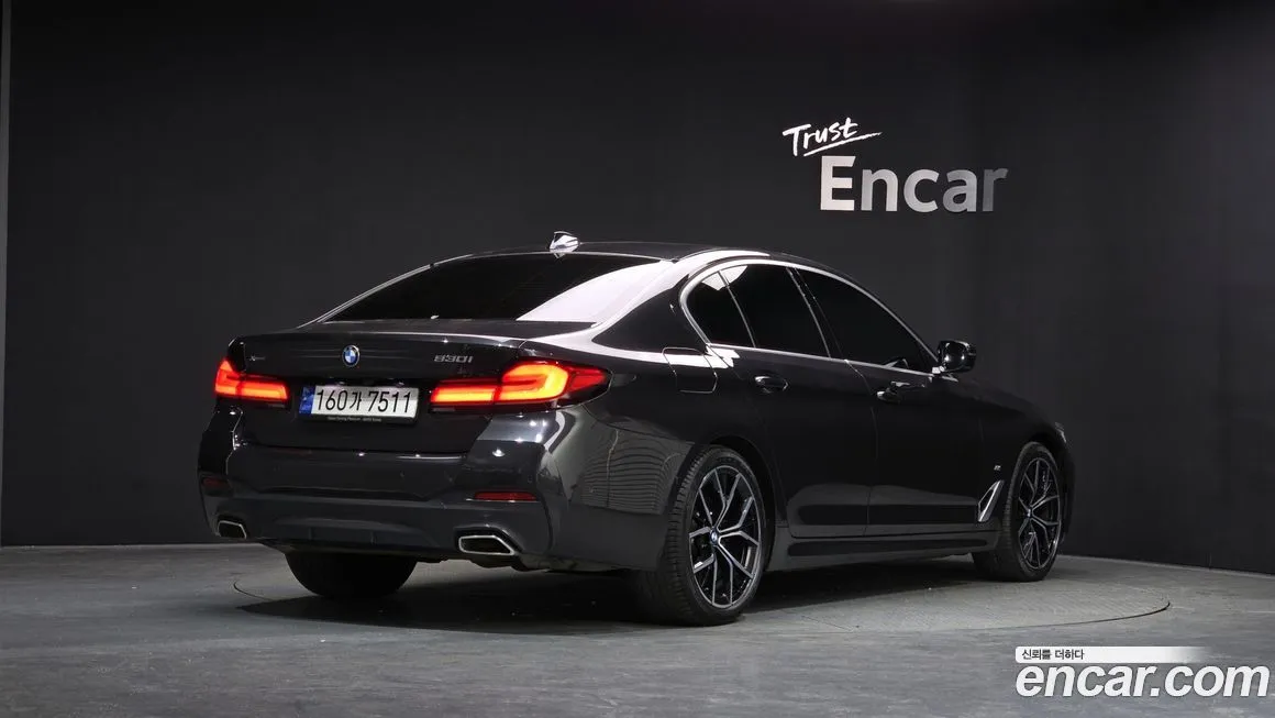 BMW 5-Series 2023 из KR, фото 2