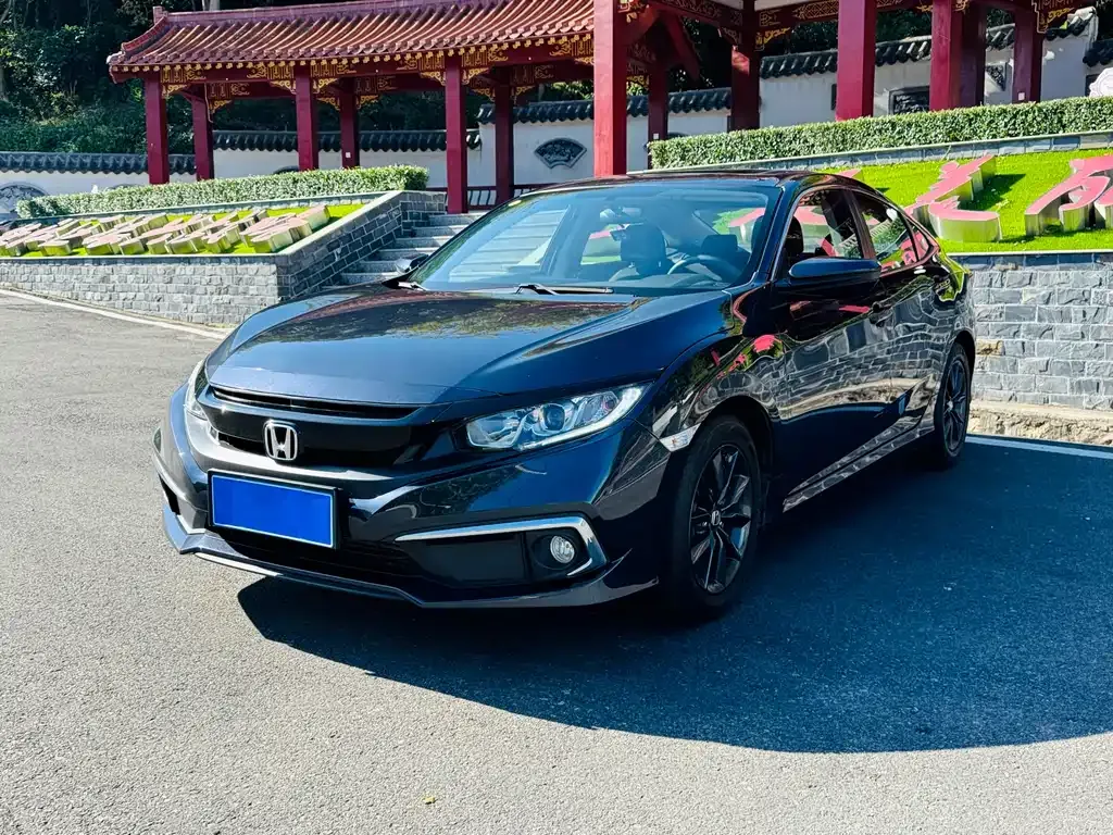 Honda Civic — фото 1