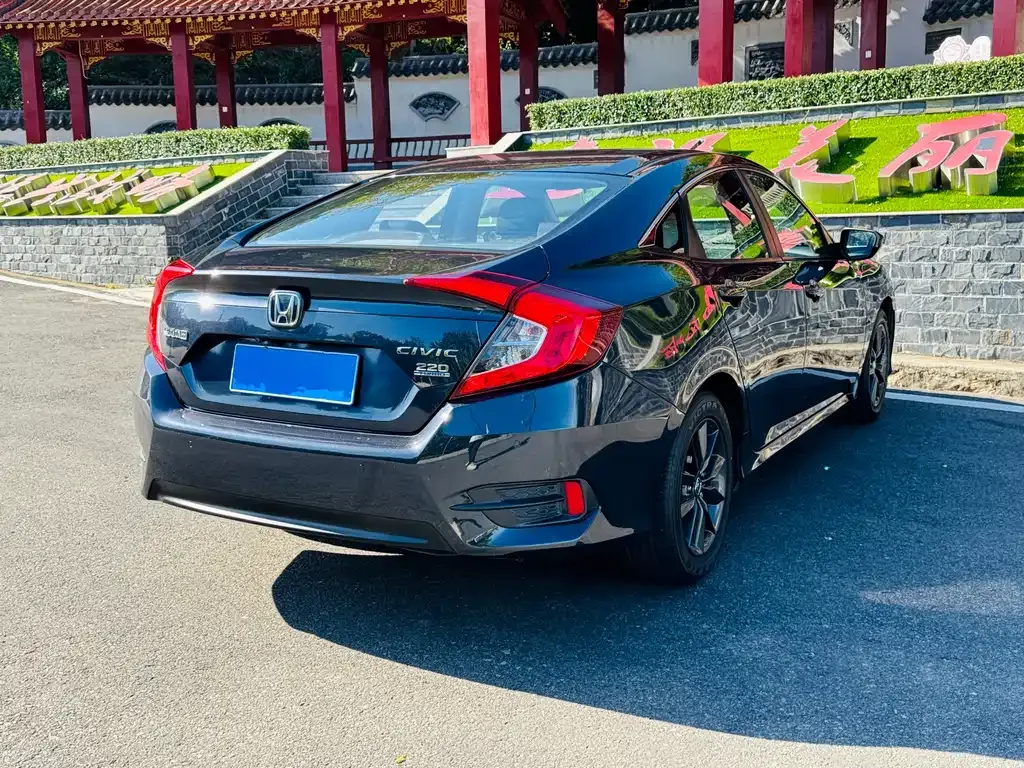 Honda Civic — фото 7