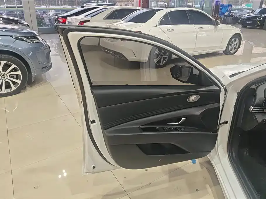 Hyundai Elantra 2023 из CN, фото 7