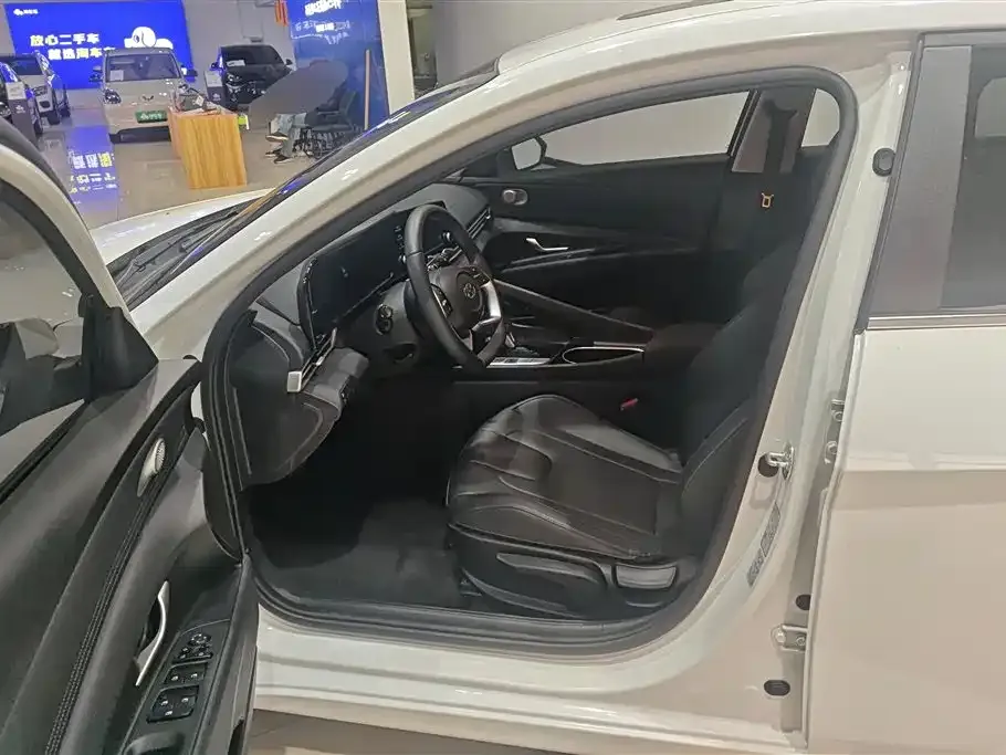 Hyundai Elantra 2023 из CN, фото 9