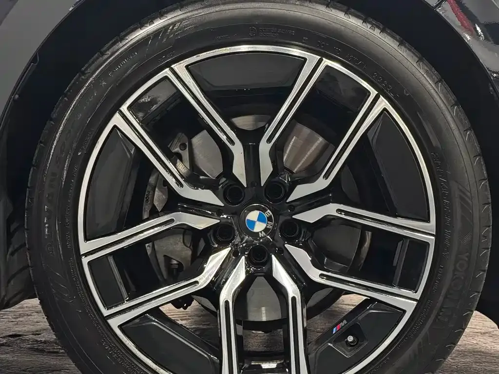 BMW 7 Series 2024 из CN, фото 8