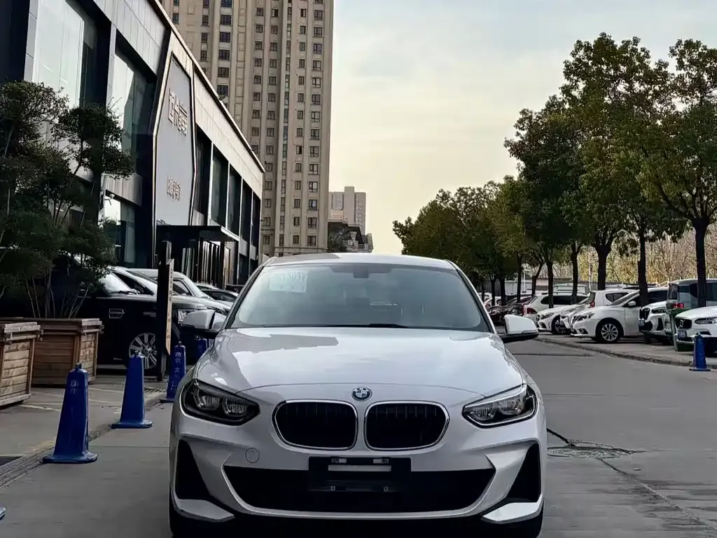 BMW 1 Series 2021 из CN, фото 2