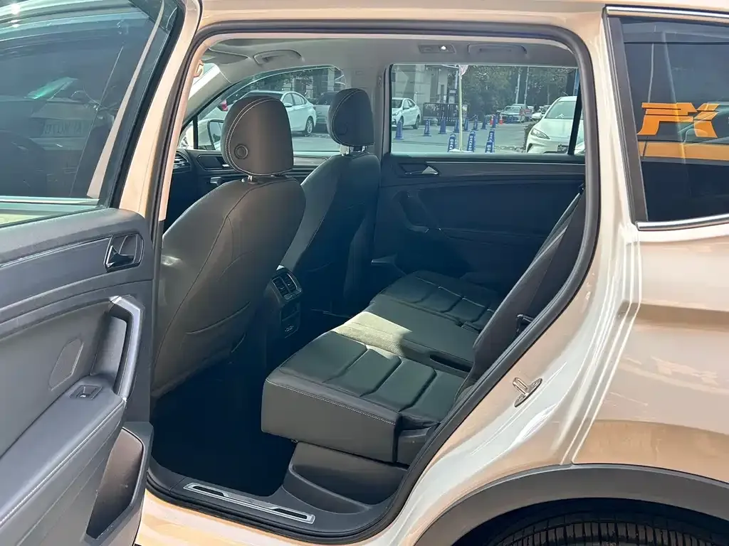 Volkswagen Tiguan L 2021 из CN, фото 10