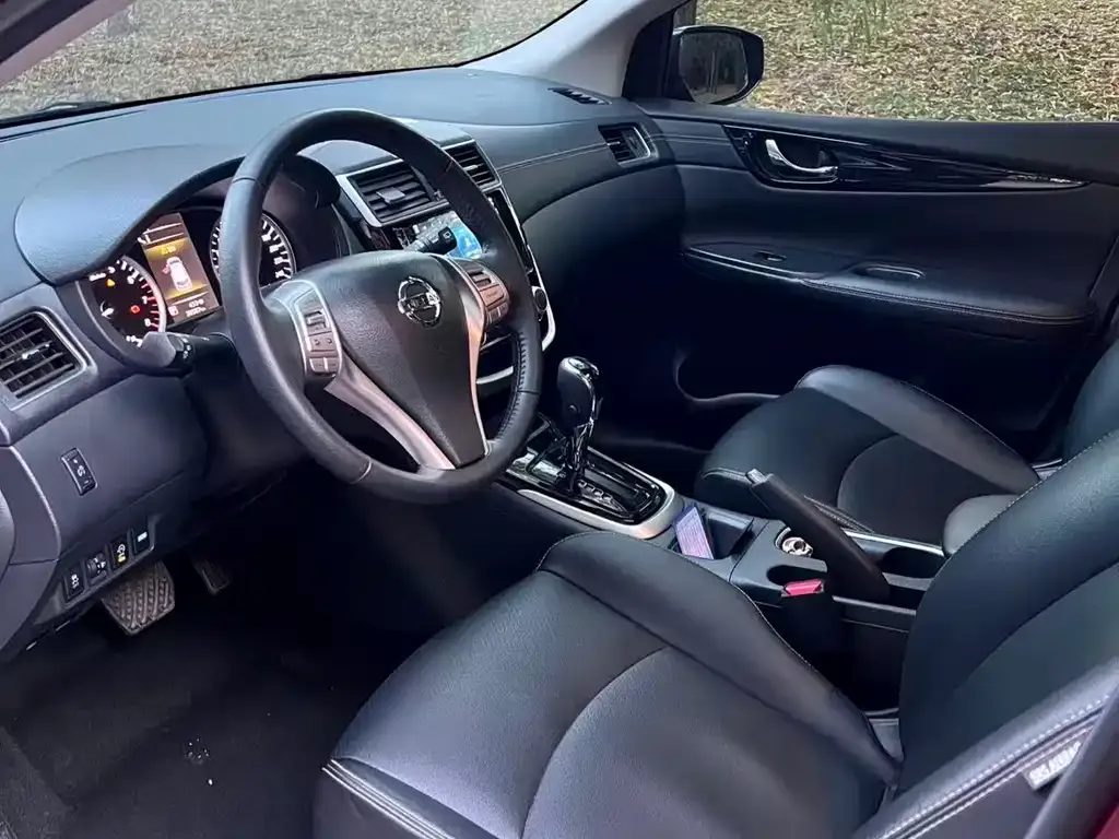 Nissan Tiida 2023 из CN, фото 4