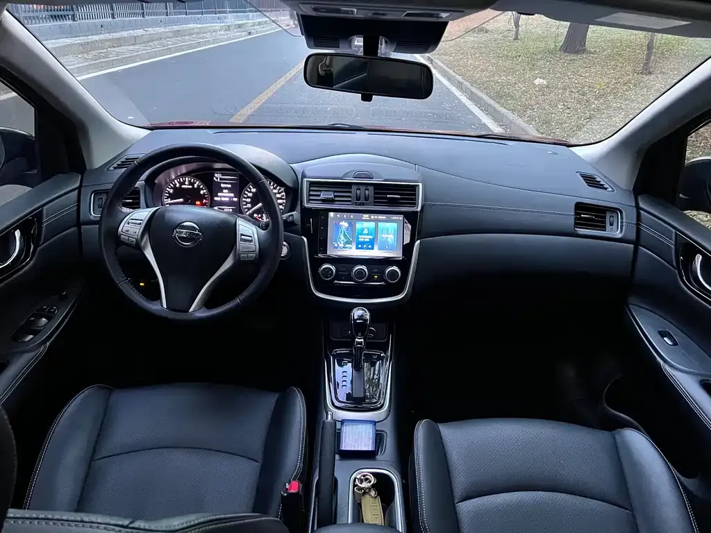 Nissan Tiida 2023 из CN, фото 5