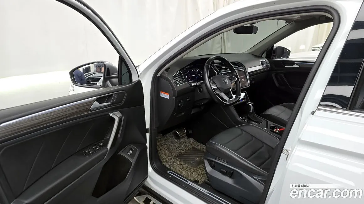 Volkswagen Tiguan — фото 10