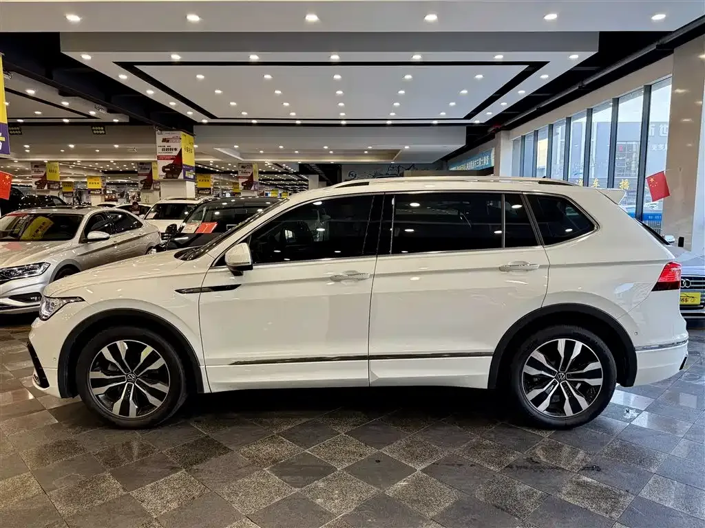 Volkswagen Tiguan L 2022 из CN, фото 8