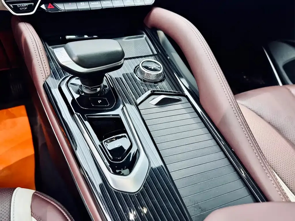 Geely Xingyue L — фото 9