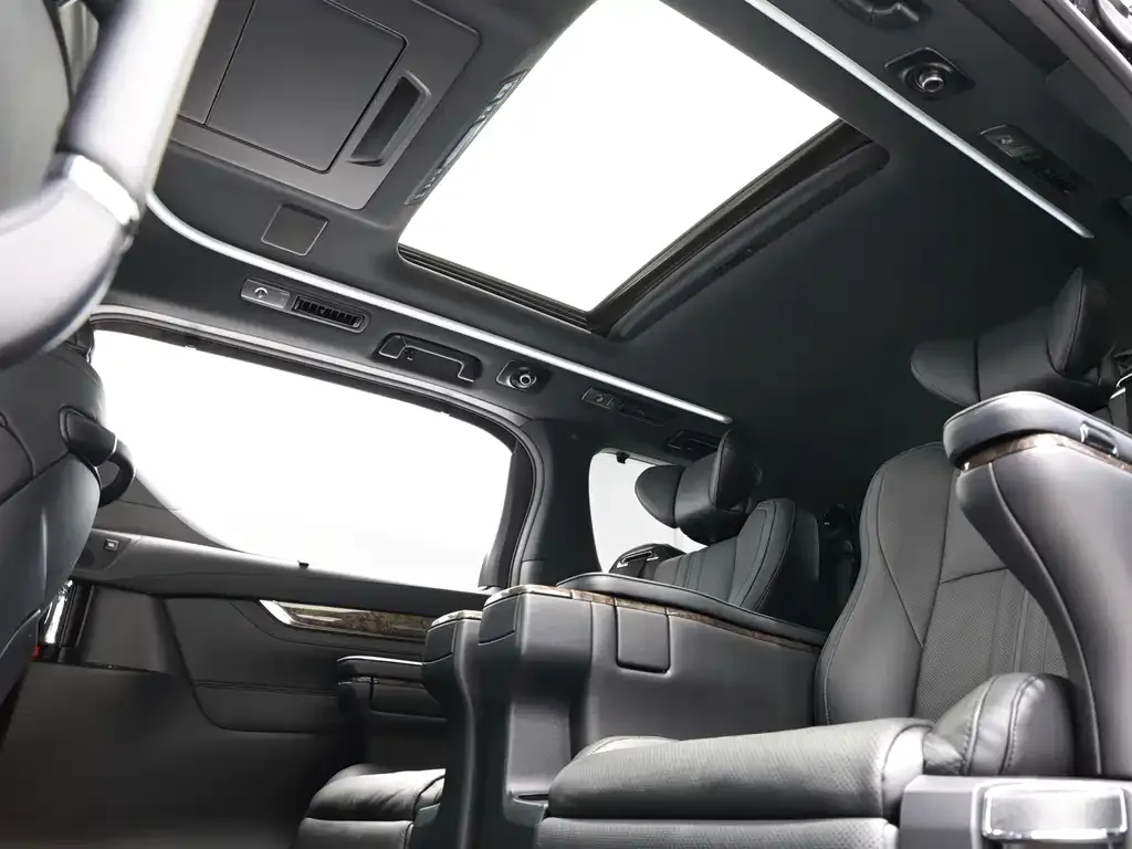 Toyota Alphard 2022 из CN, фото 7
