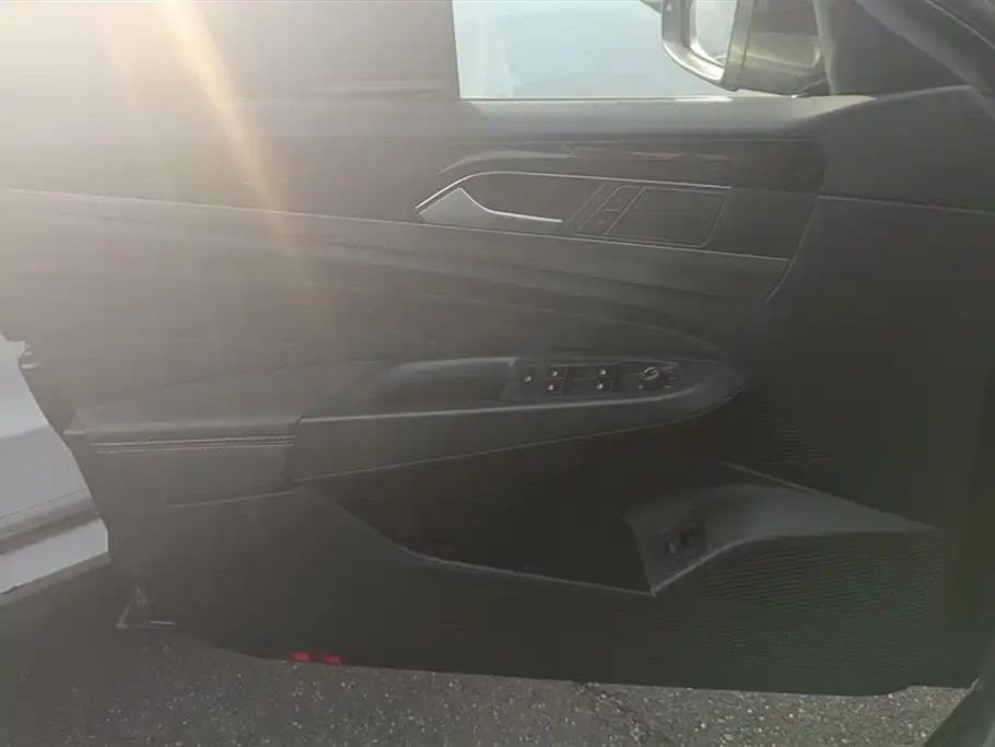 Volkswagen Passat 2024 из CN, фото 7