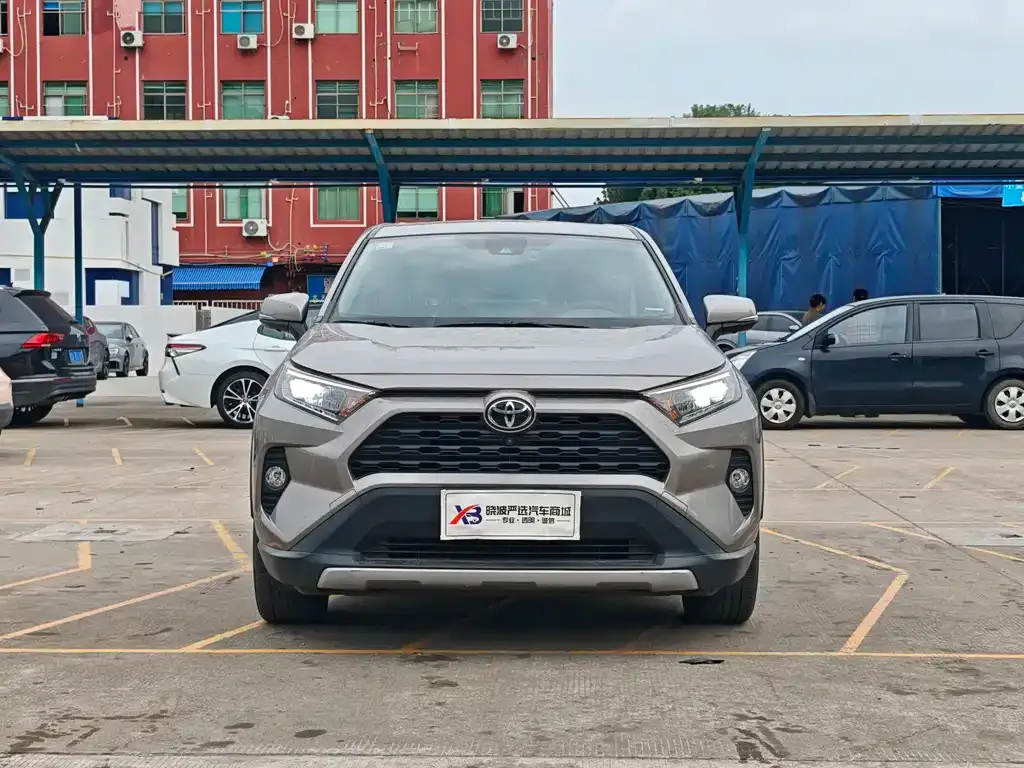 Toyota RAV4 2021 из CN, фото 2