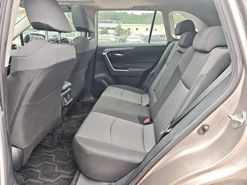 Toyota RAV4 2021 из CN, фото 8