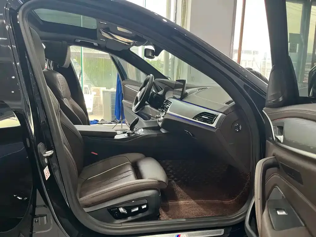 BMW 5 Series — фото 10