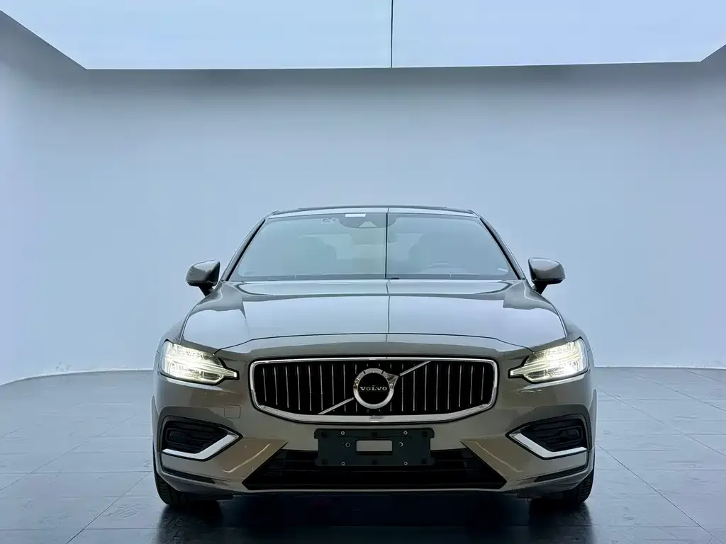 Volvo S60 2021 из CN, фото 2