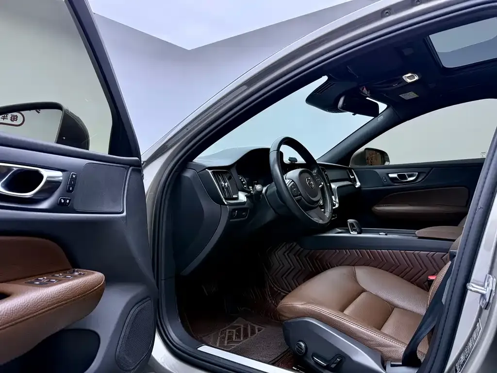 Volvo S60 2021 из CN, фото 5