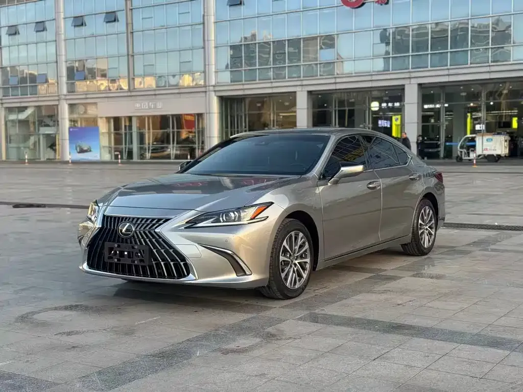 Lexus ES — фото 1