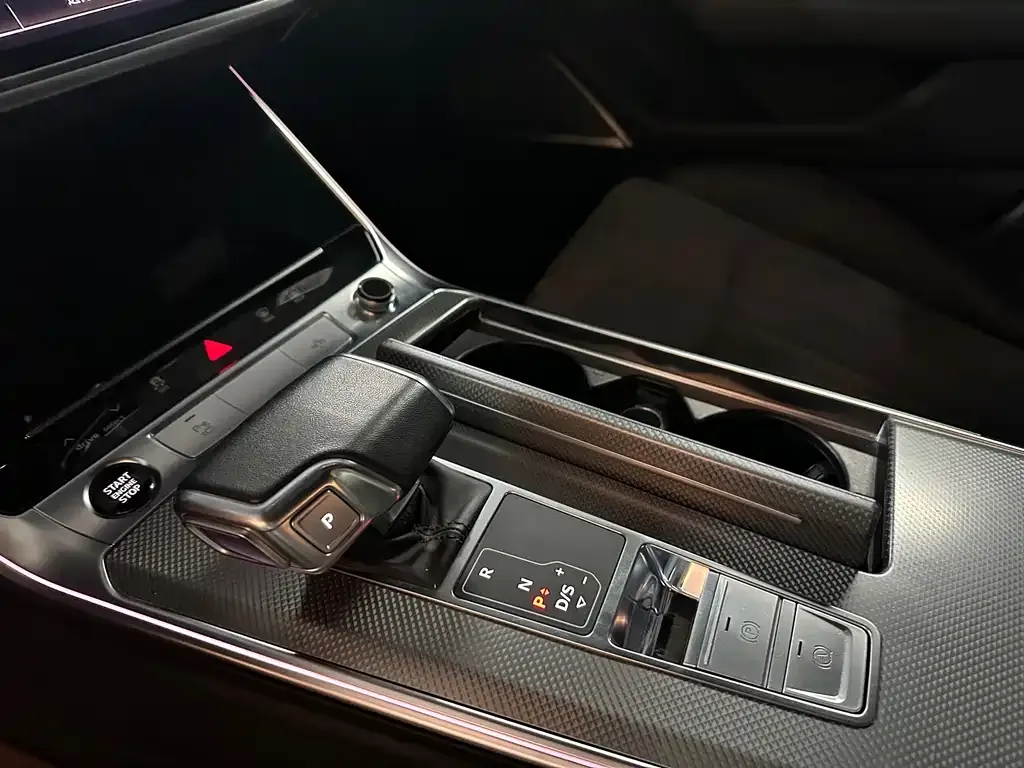 Audi A6L 2023 из CN, фото 6