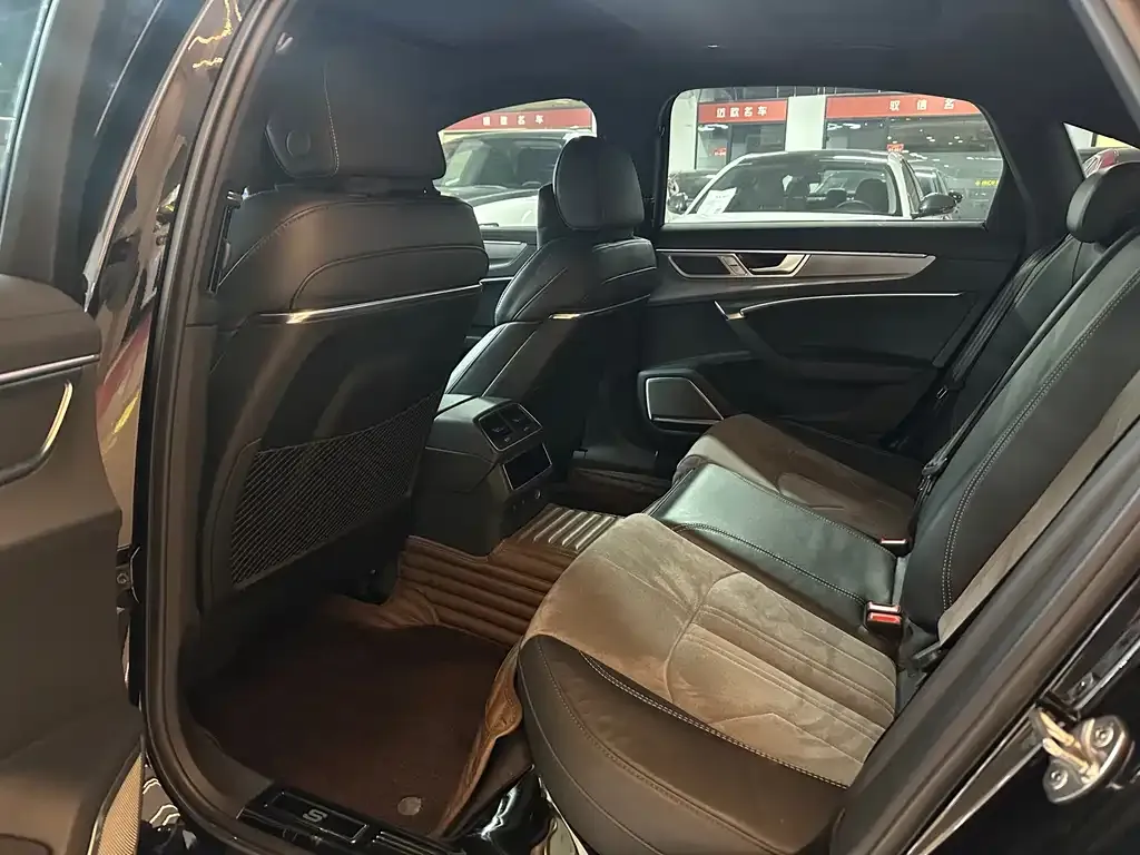 Audi A6L 2023 из CN, фото 8
