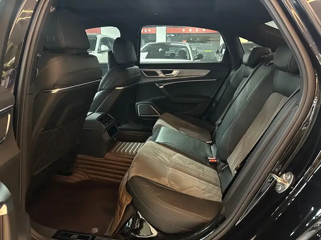 Audi A6L 2023 из CN, фото 9