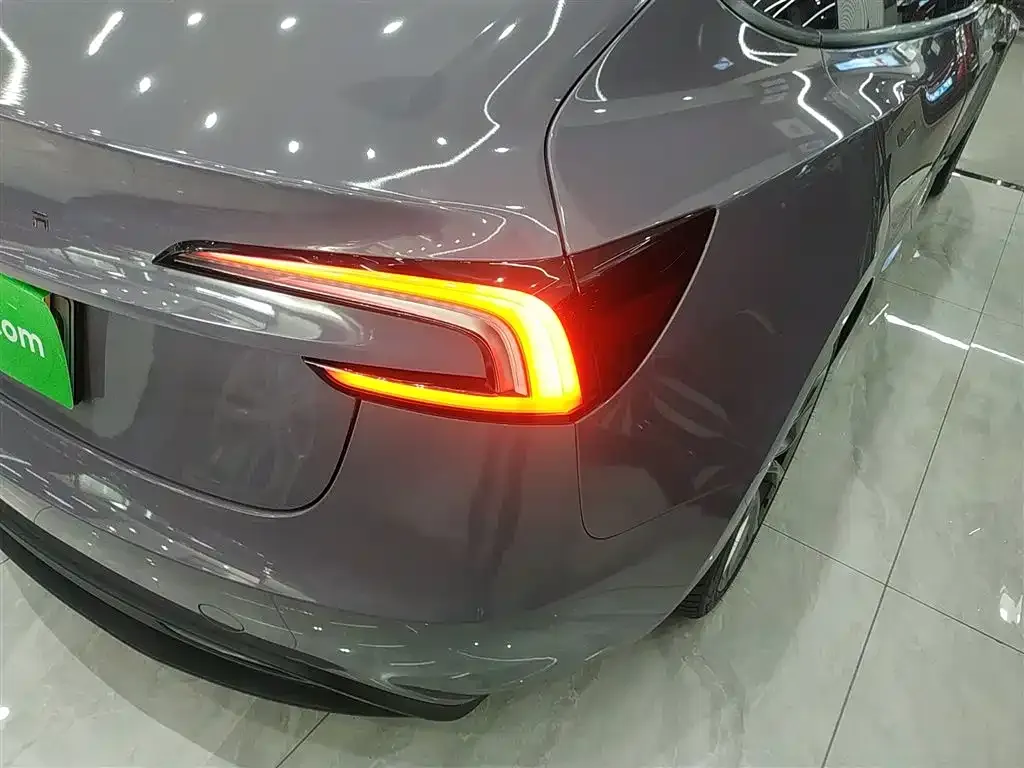 Tesla Model 3 — фото 8