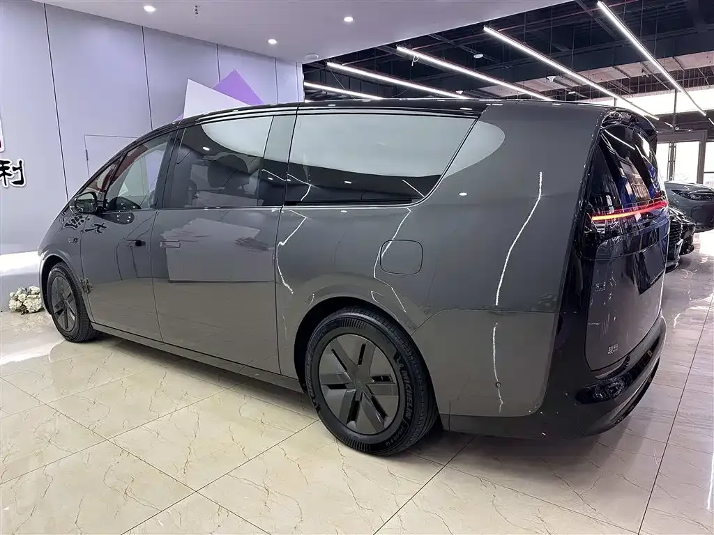 Li Auto MEGA — фото 4