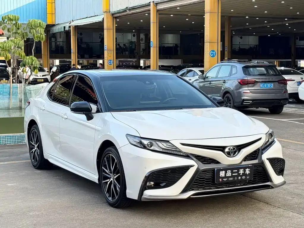 Toyota Camry 2022 из CN, фото 2