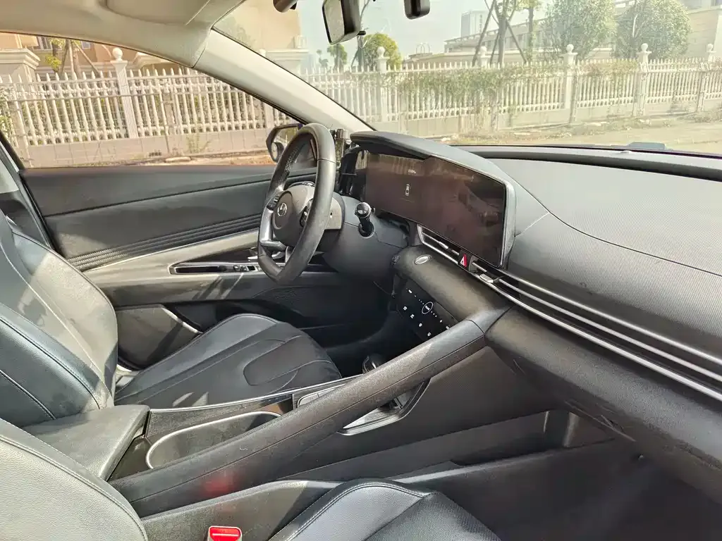 Hyundai Elantra — фото 10