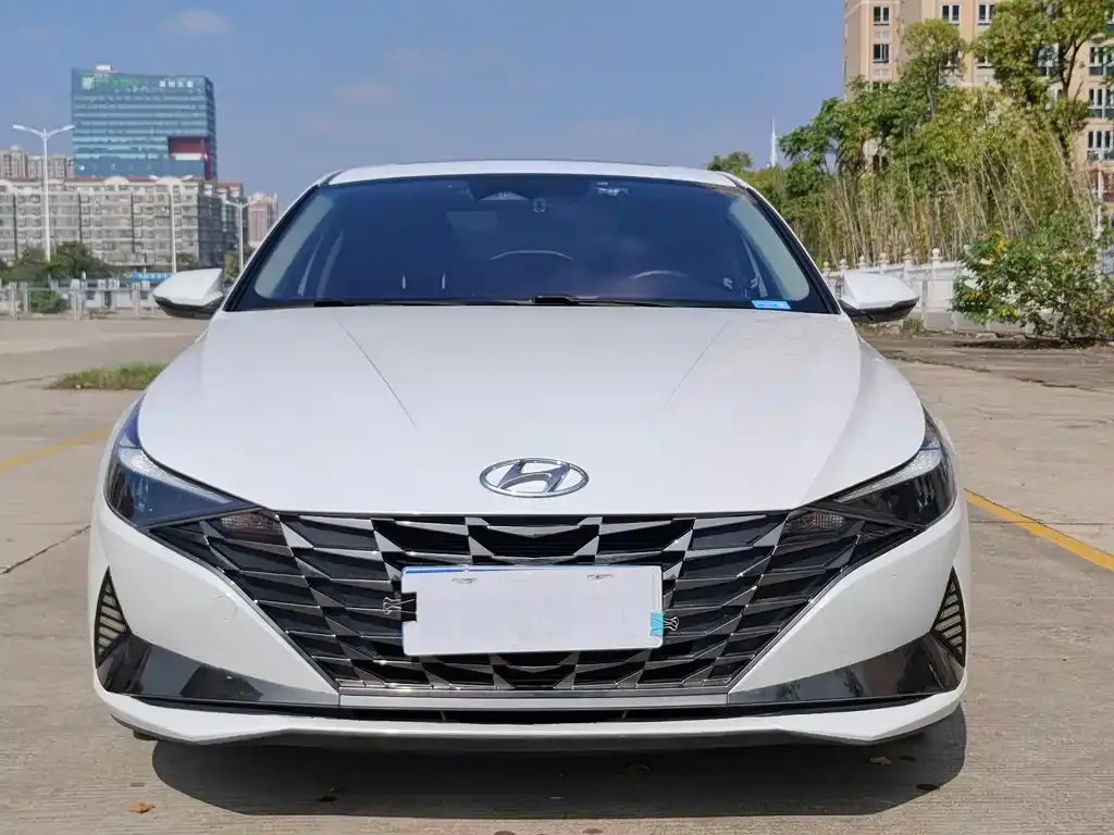 Hyundai Elantra — фото 2