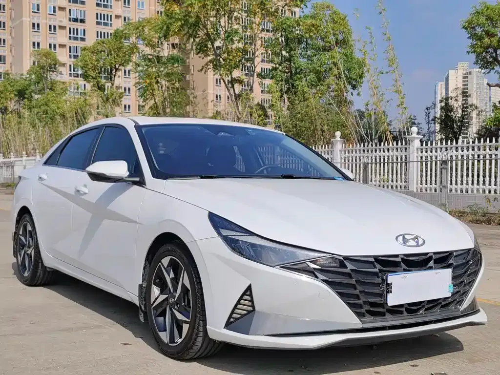 Hyundai Elantra — фото 3