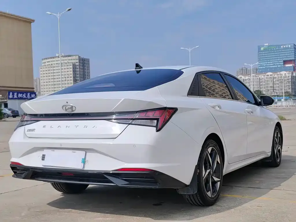Hyundai Elantra — фото 4