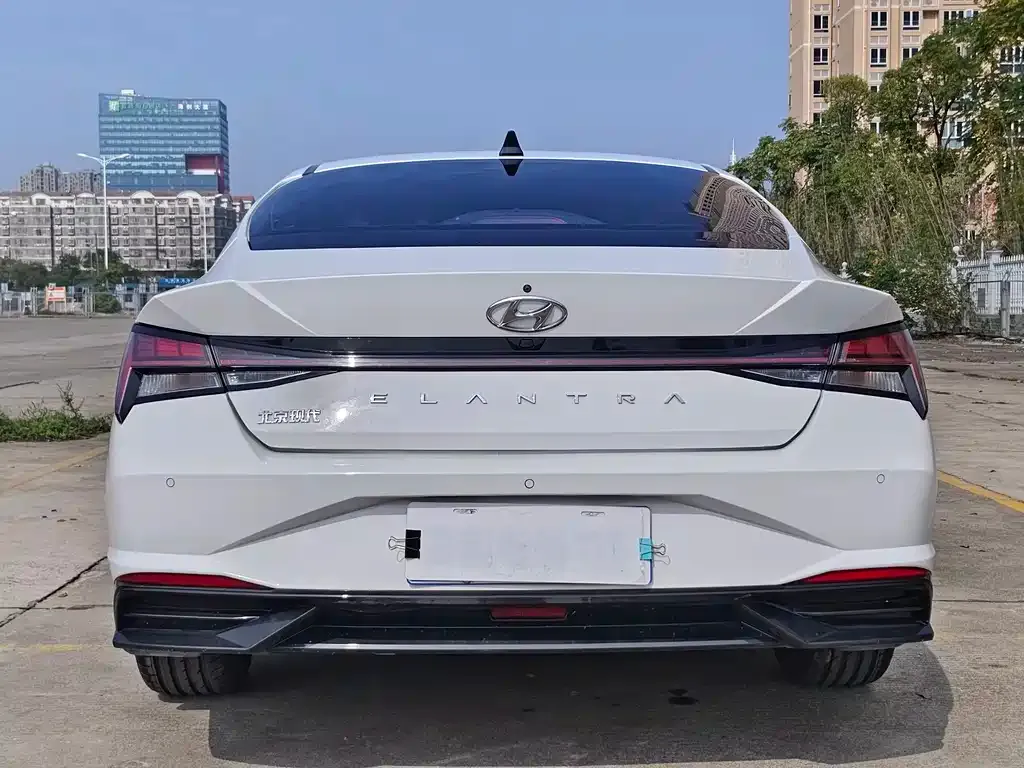 Hyundai Elantra — фото 5