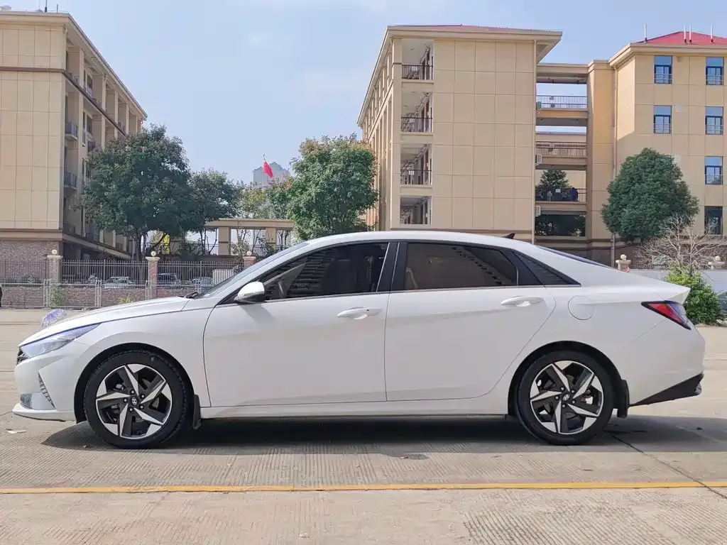 Hyundai Elantra — фото 7