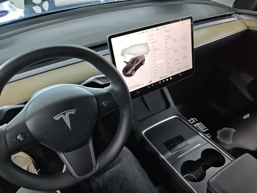 Tesla Model Y — фото 10