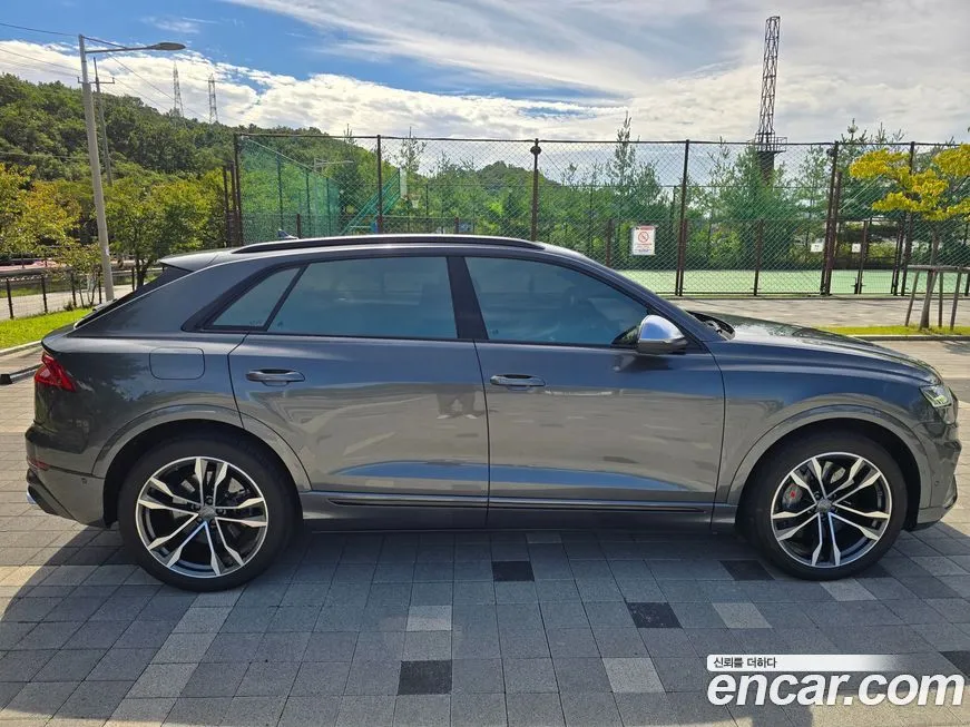 Audi SQ8 2021 из KR, фото 4