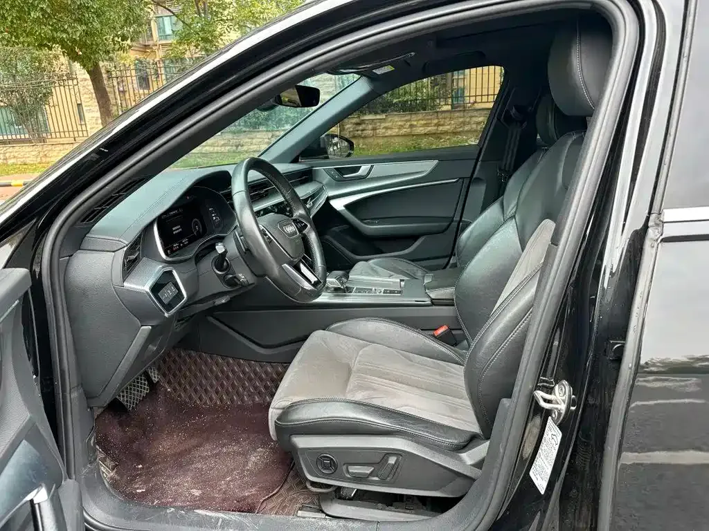 Audi A6L 2022 из CN, фото 6