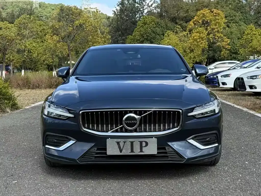 Volvo S60 2023 из CN, фото 2