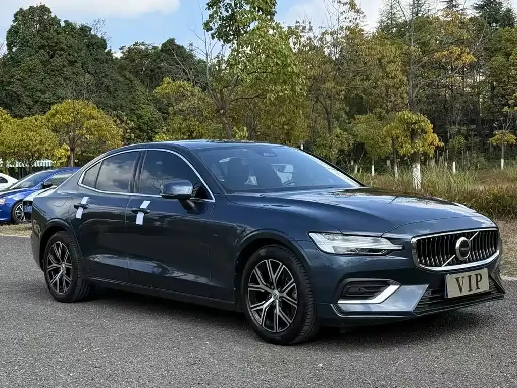 Volvo S60 2023 из CN, фото 3