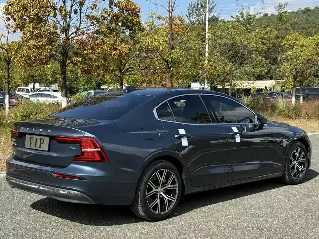 Volvo S60 2023 из CN, фото 4