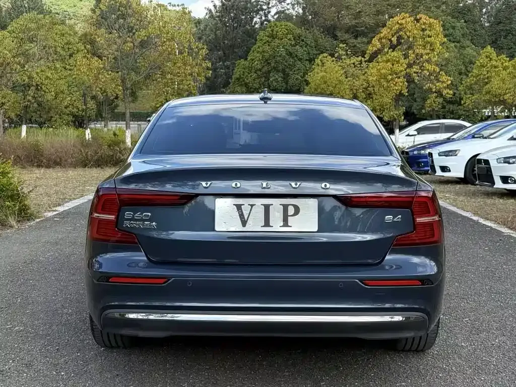 Volvo S60 2023 из CN, фото 5